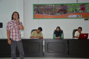 GPOCP Research Director, Wahyu Susanto, gives a presentation on our research and conservation efforts in the Gunung Palung landscape at West Kalimantan