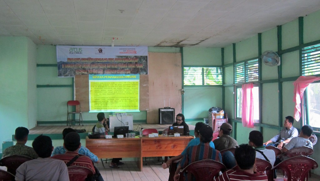 GPOCP Program Manager, Edi Rahman, presents sustainable forest management guidelines at a training session in February.
