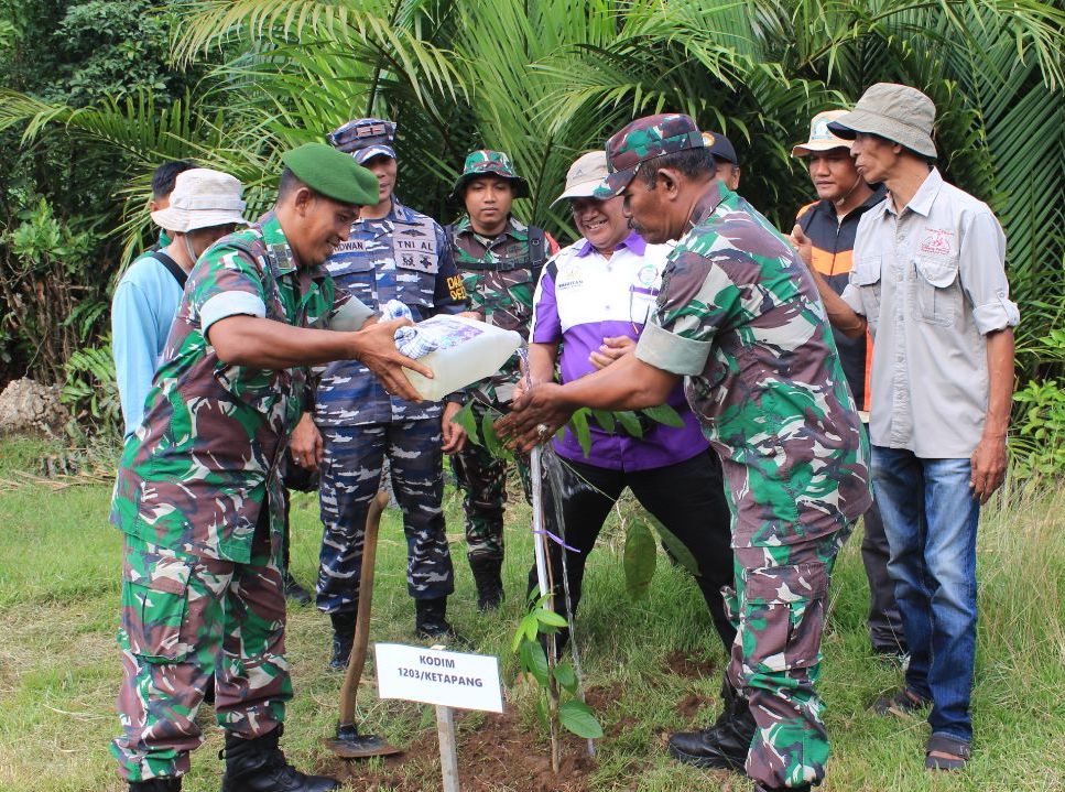 Planting Trees to Commemorate World Environment Day and World ...